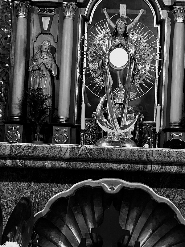 Niewiasta Eucharystii - Monstrancja Fatimska w naszym Sanktuarium grafika