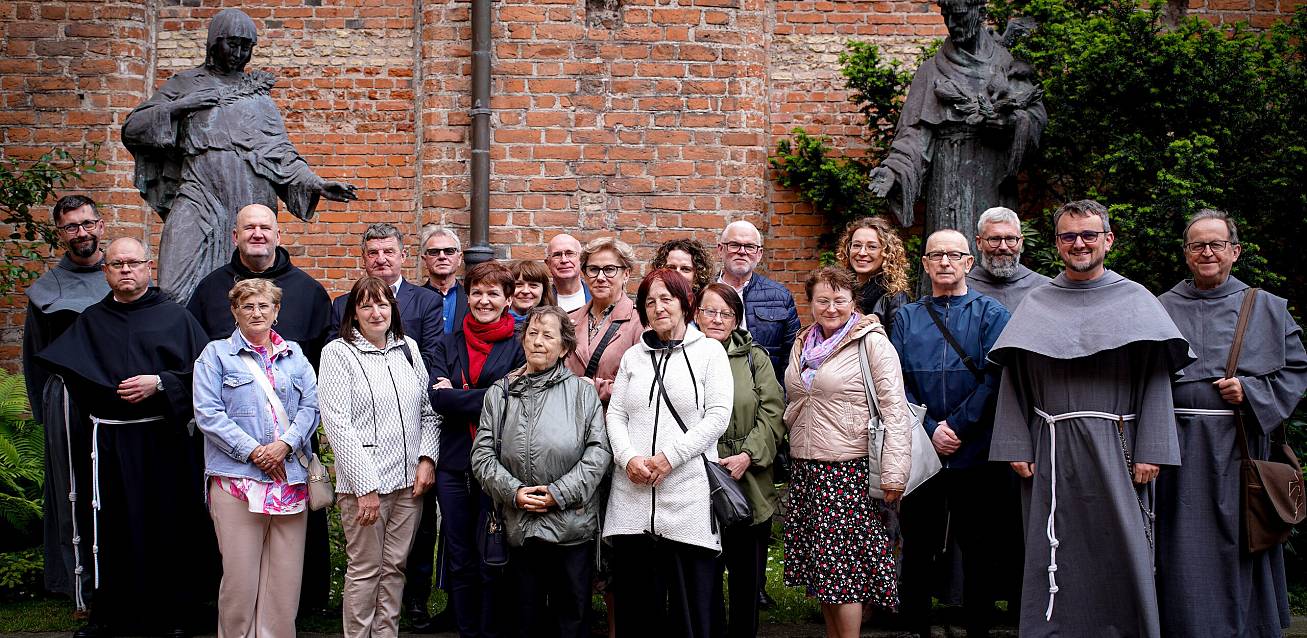 Grafika 30 lat misji franciszkańskich w Ekwadorze – wdzięczność, wspólnota i misyjne świadectwo